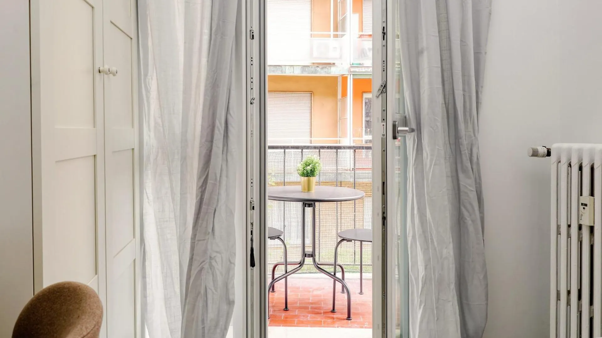 Joivy Charming 2Br Flat Near Citylife Milano Italia