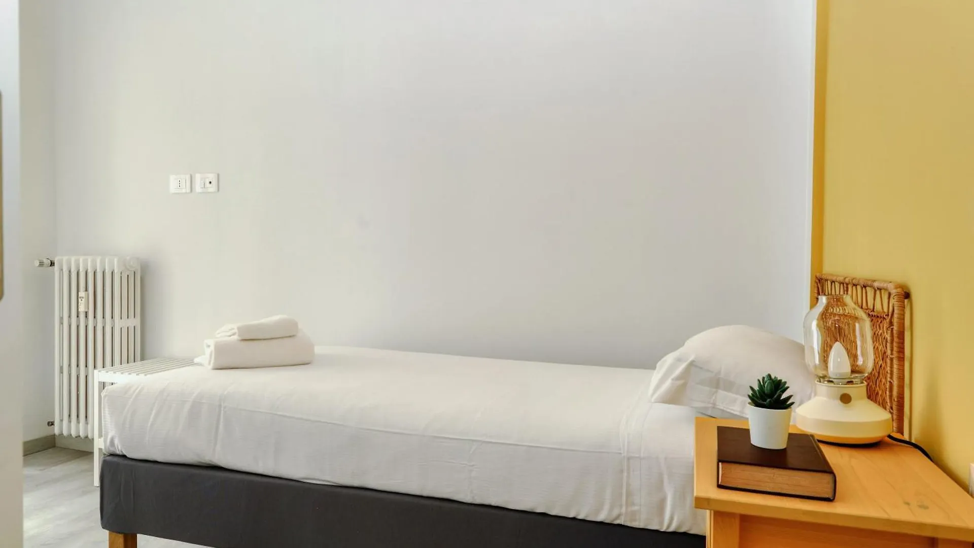 Joivy Charming 2Br Flat Near Citylife Милан 0*,  Италия