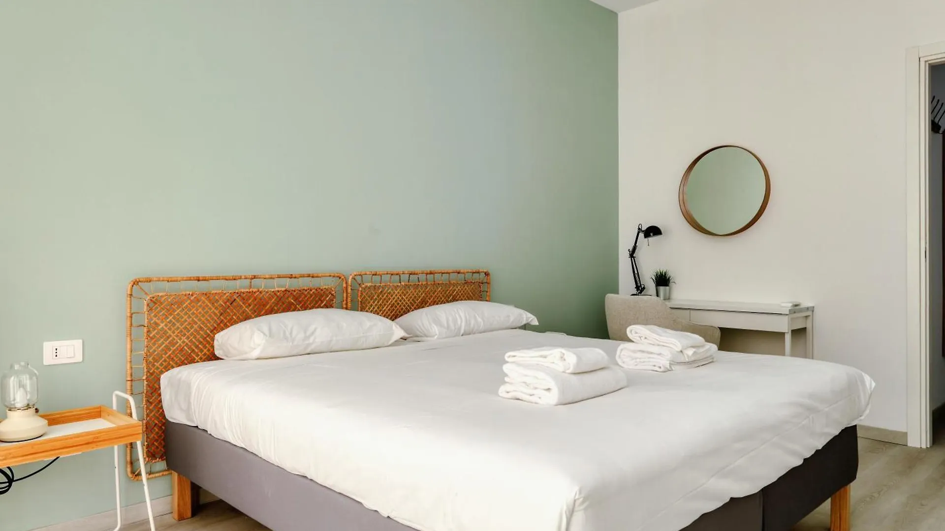Joivy Charming 2Br Flat Near Citylife Milano 0*,  Italia